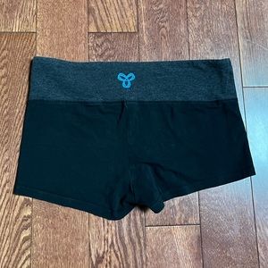 Aritzia TNA shorts